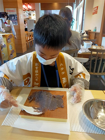 ハタダ栗タルト手巻き体験