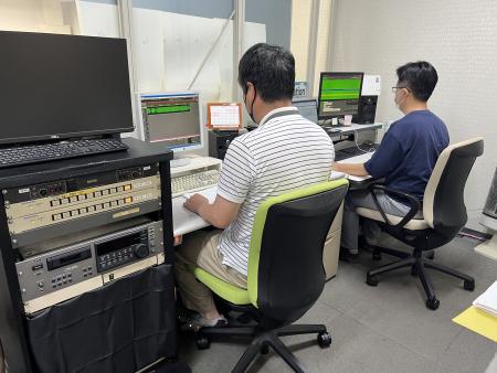 ラジオが正しく放送されるようチェックする