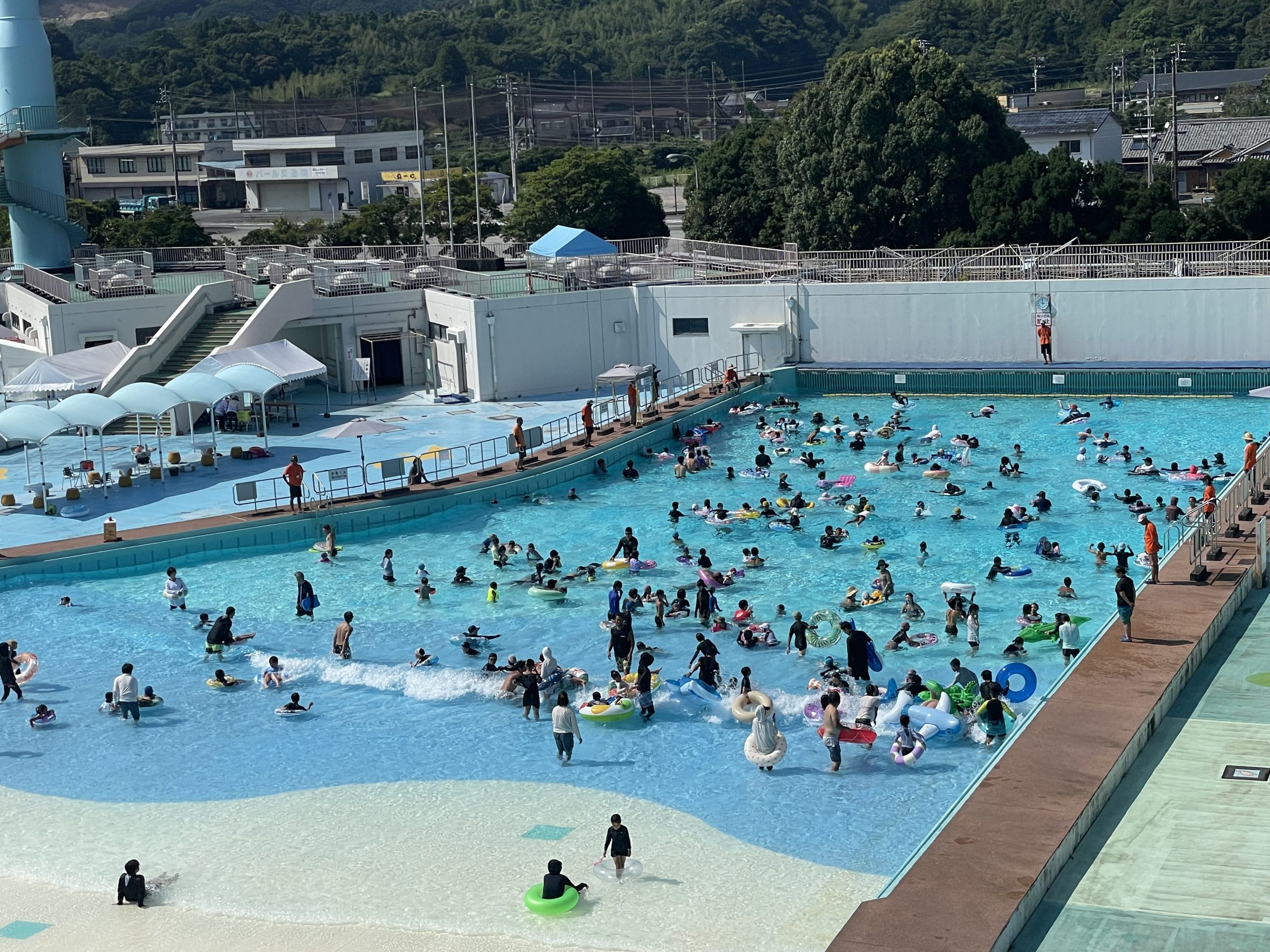 造波プールの監視