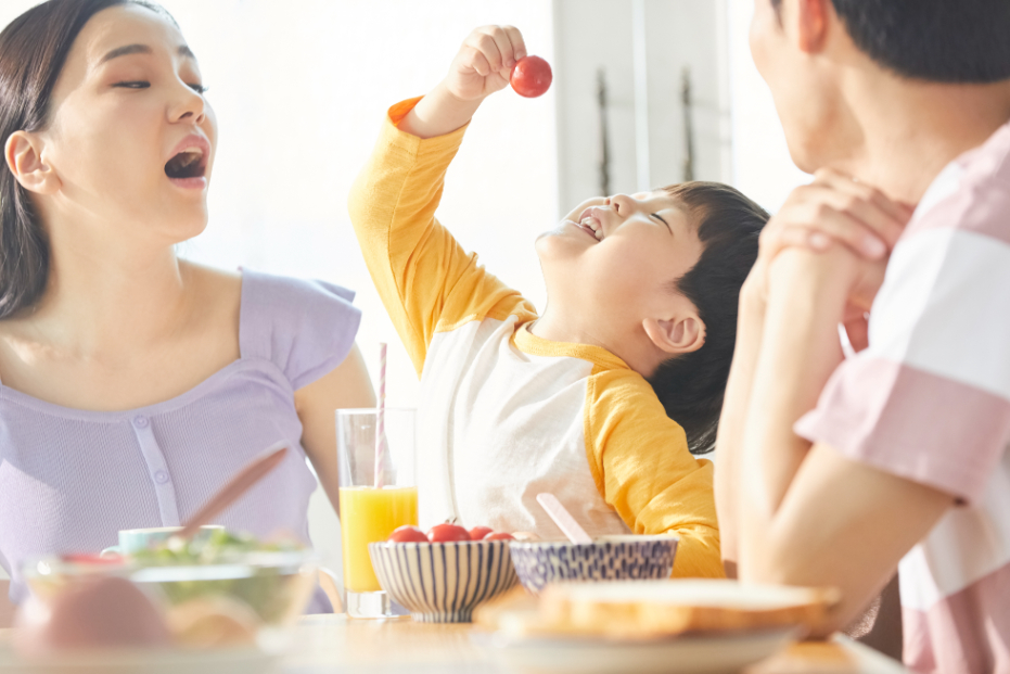 食卓で「いただきまーす♪」