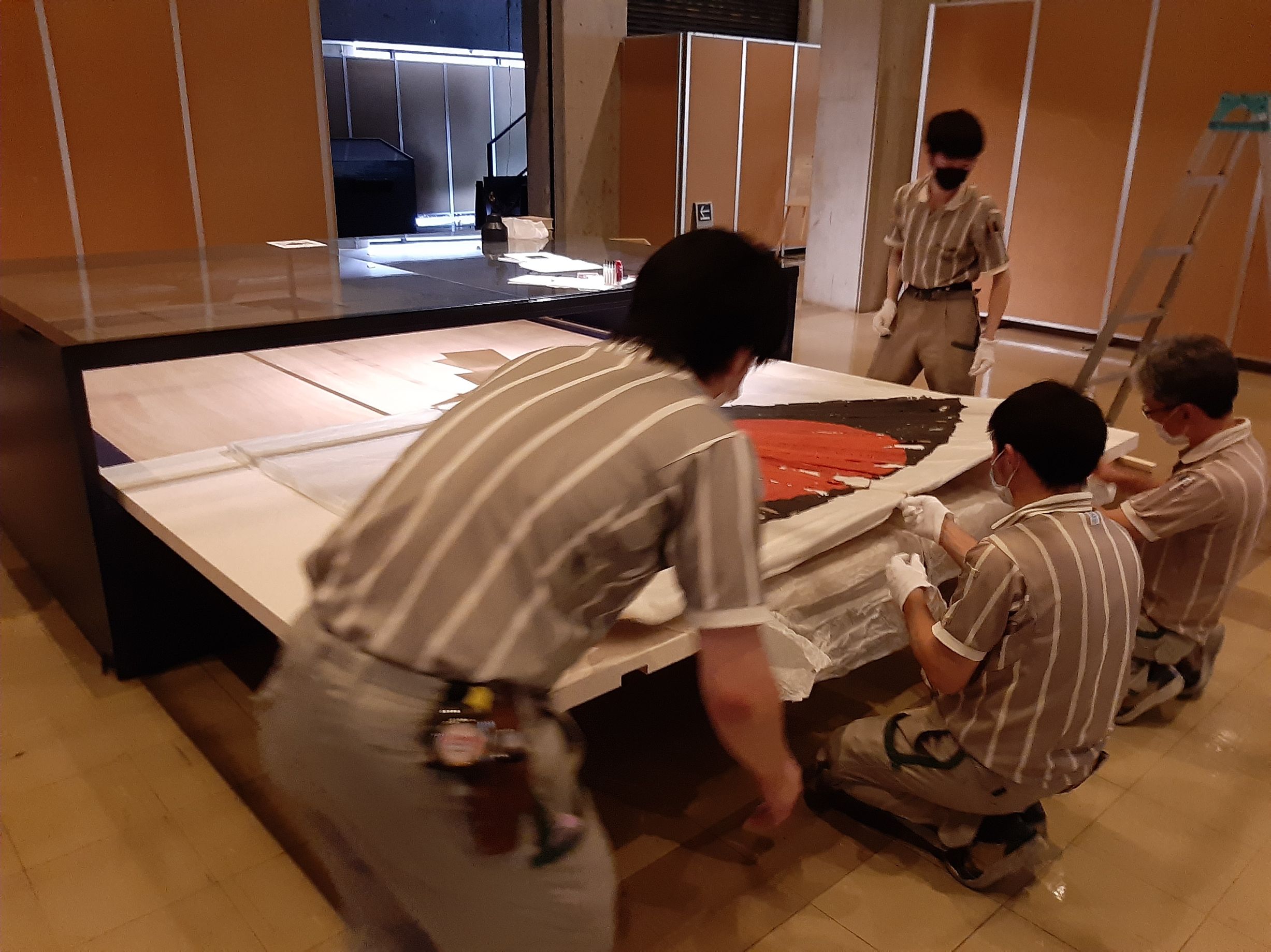 一年に数回、テーマを決めて展示会を開く