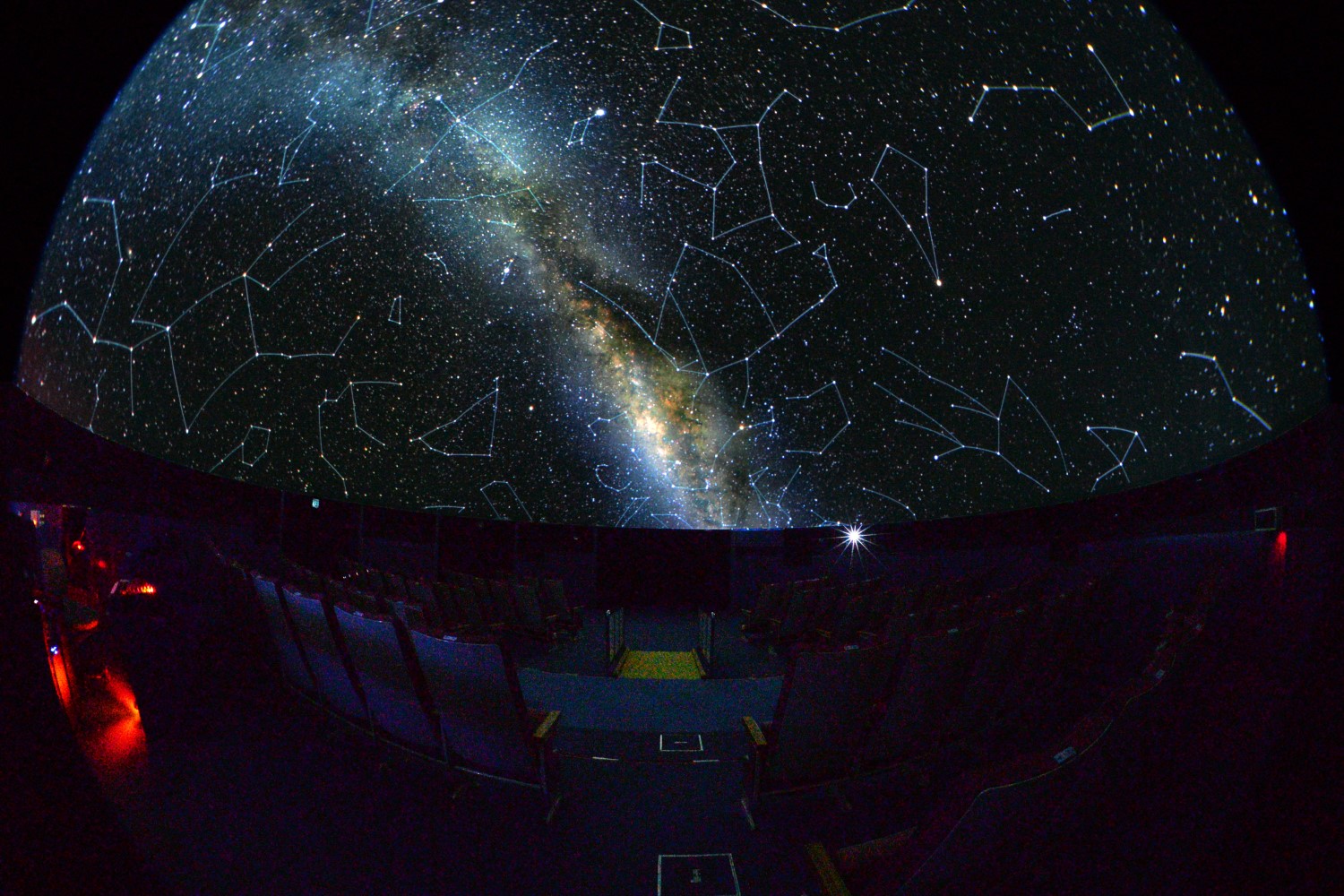 プラネタリウムを使って星空に興味を持ってもらう。
