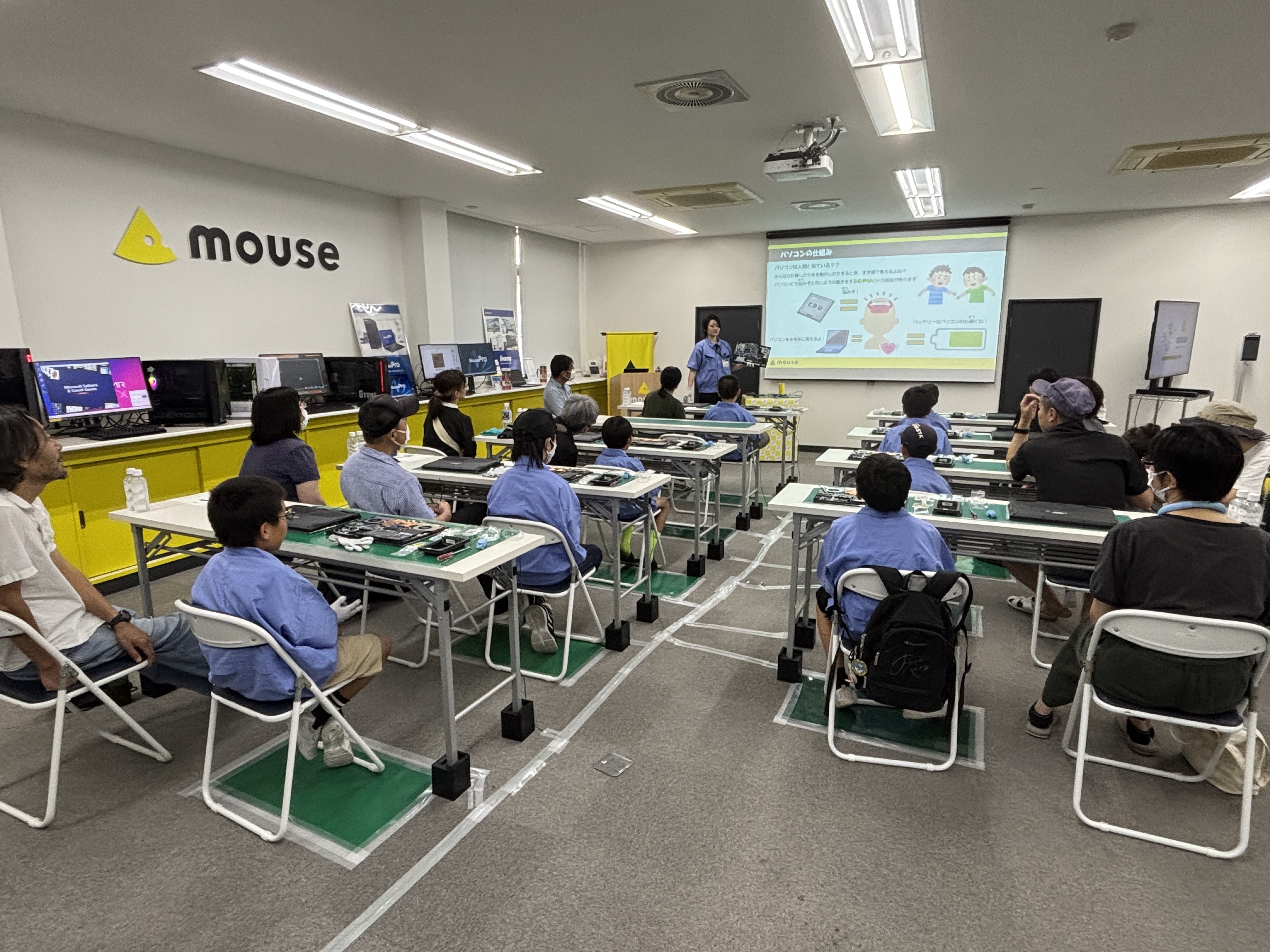 パソコン組み立てのしごと